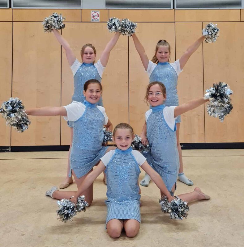 Peewee Tänzerinnen begeistern beim tanzen in Berlin mit ihrer Choreo beim 60 jährigen Sommerfest.