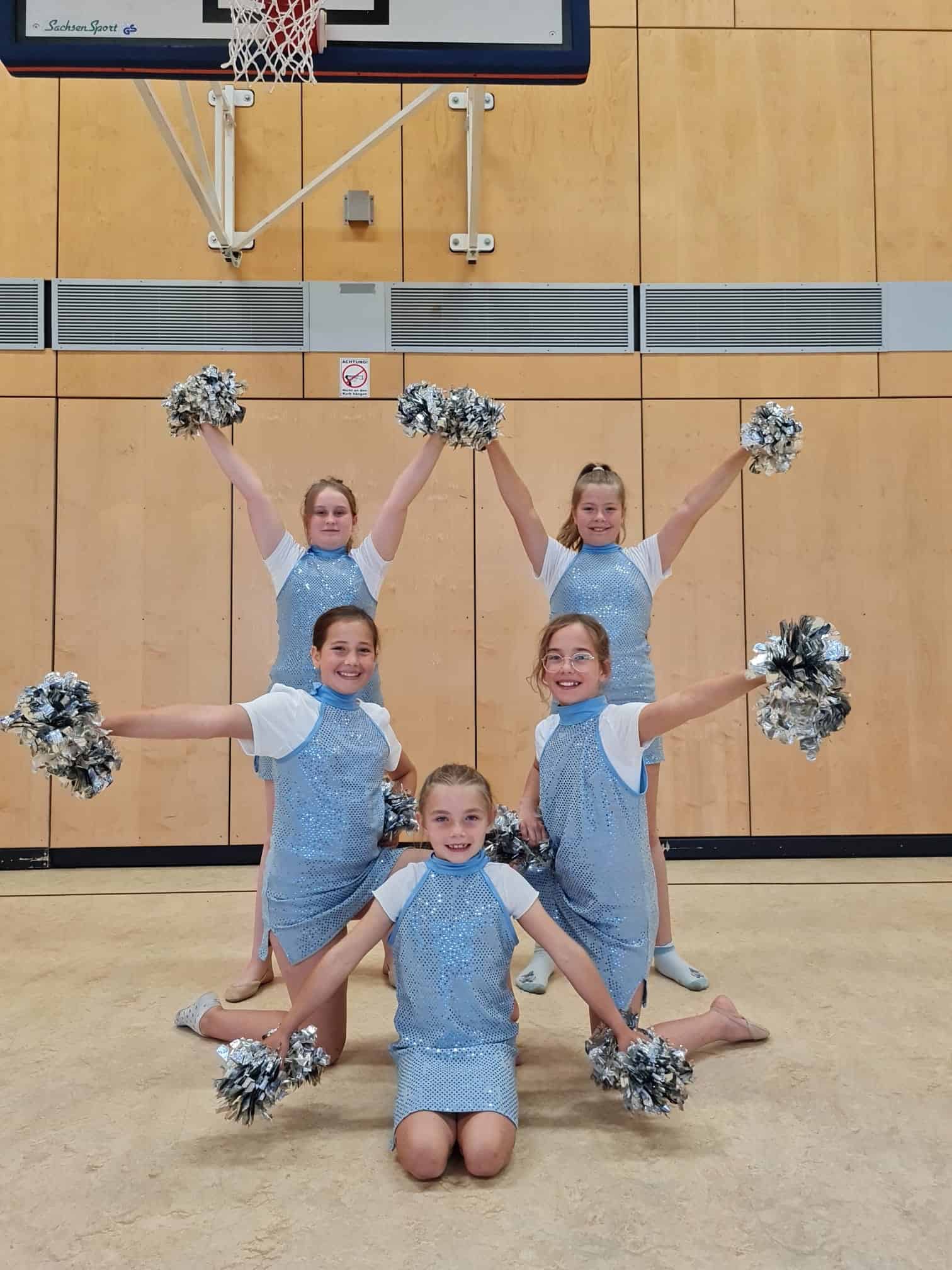 Peewee Tänzerinnen begeistern beim tanzen in Berlin mit ihrer Choreo beim 60 jährigen Sommerfest.
