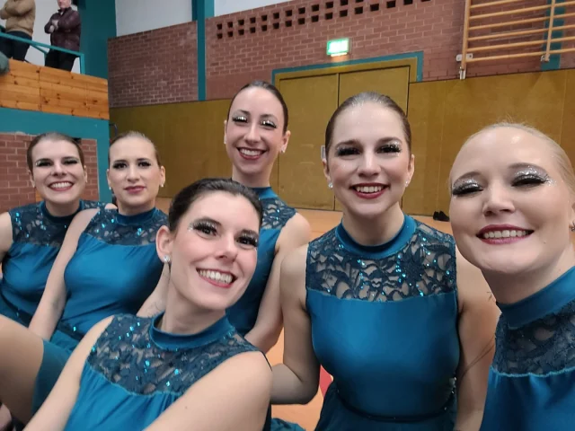 happy monday ✨🩵

#dance #cheer #jazz #team #berlin