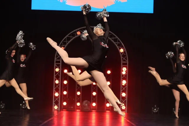 Throwback zu unserer Pom Choreo in der letzten Season ❤️

Seid ihr Team Pom oder Team Jazz? 🤔

#cheer #dance #performance #pom #jazz #team #throwback