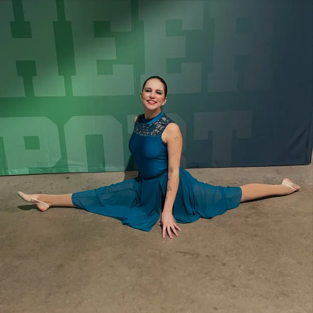 Happy Monday! 🩵✨

#dance #spagat #danceteam #cheer #stretch